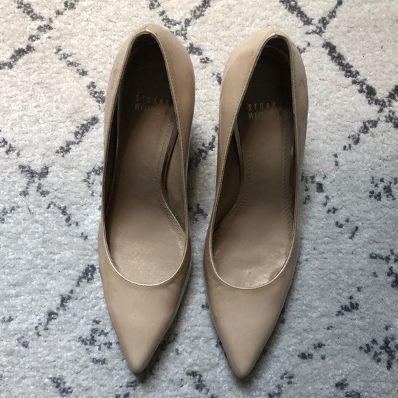 Stuart Weitzman classic beige pump - Picture 2 of 4